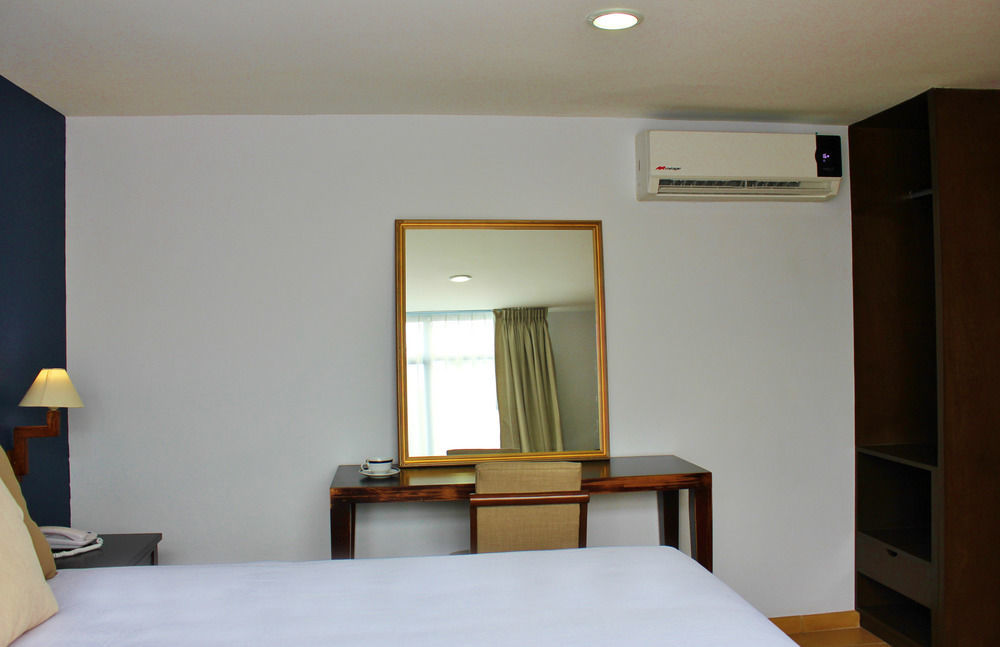 Entre Patios Hotel Boutique レオン エクステリア 写真
